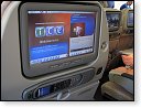 Televize v sedadle ekonomické třídy (Boeing 777-300ER Emirates)