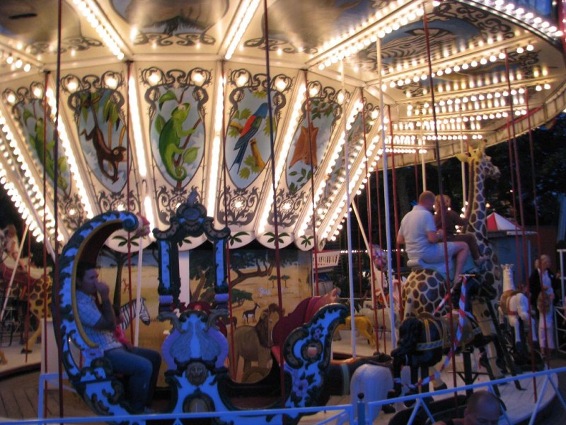 The Classic Carousel – typický dětský kolotoč s dřevěnými zvířaty