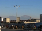 Nám. Garibaldi (Piazza Garibaldi) - vzadu sopka Vesuv