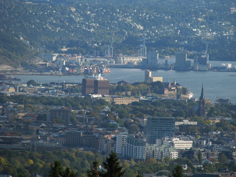 Pohled na radnici z Holmenkollenu (Oslo radhus)
