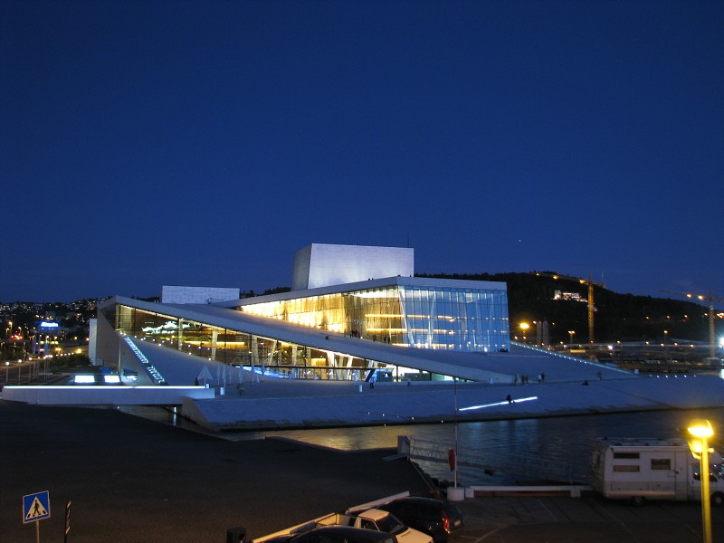Budova opery v noci (Operahuset)