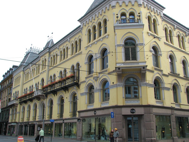 Budova v ulici Akersgata (za parlamentem)