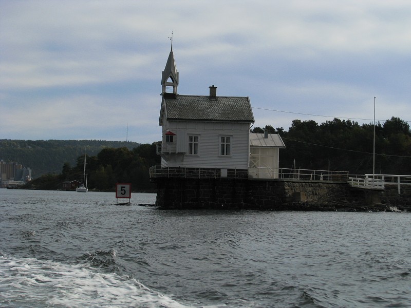 Kostel cestou lodí na fjordy