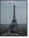 Eiffelova věž z Vítězného oblouku