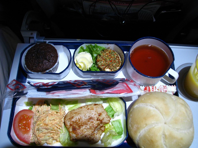 Večeře v letadle (kuřecí maso)