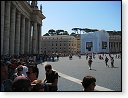 Fronta do Basiliky sv. Petra ve Vatikánu (tuto celou řadu lidí jsme předběhli :-)