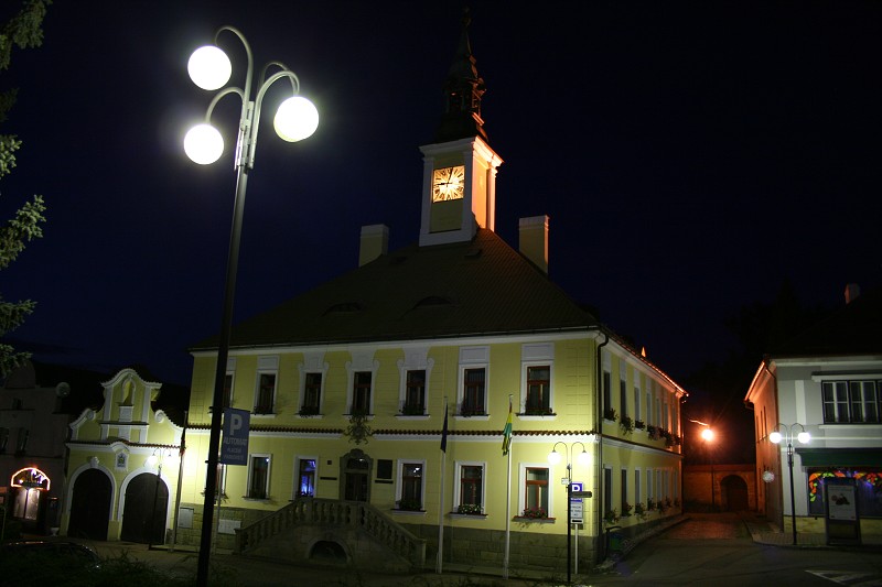 Noční pohled na radnici (Masarykovo náměstí)